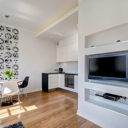 Stylish In Heart Of Oldtown Apartment