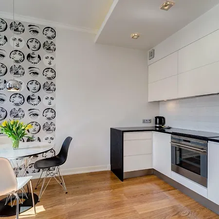 Stylish In Heart Of Oldtown Apartment