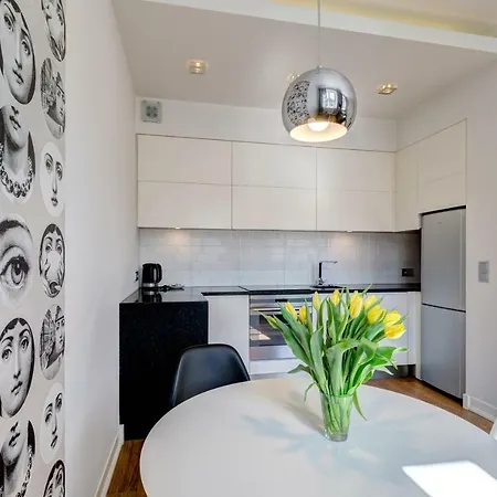 Stylish In Heart Of Oldtown Apartment *