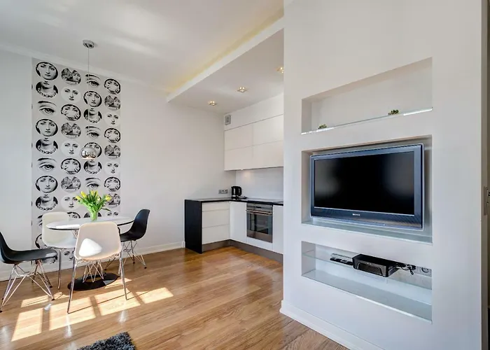 Stylish In Heart Of Oldtown Apartment