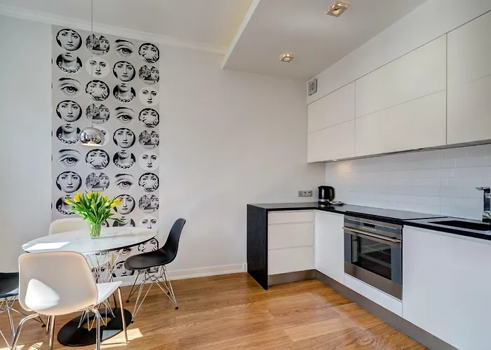 Stylish In Heart Of Oldtown Apartment